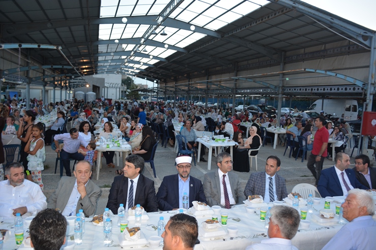 Binlerce soydaş Gümülcine iftarında kuçaklaştı